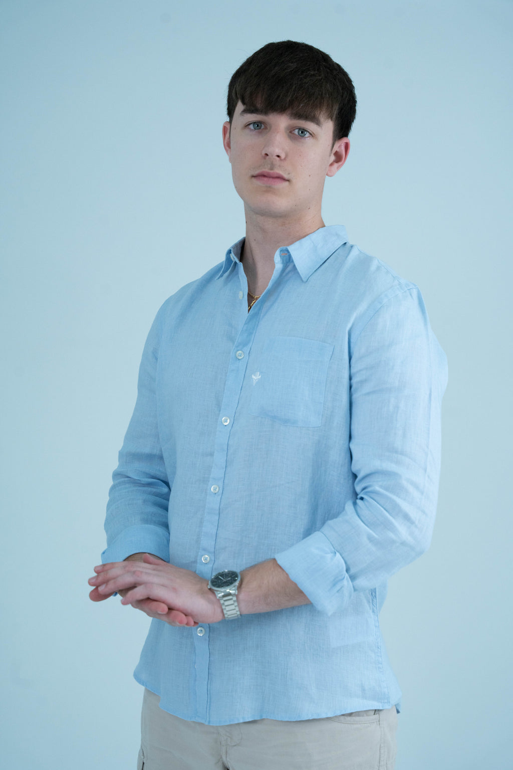 Camisa lino bolsillo bordado