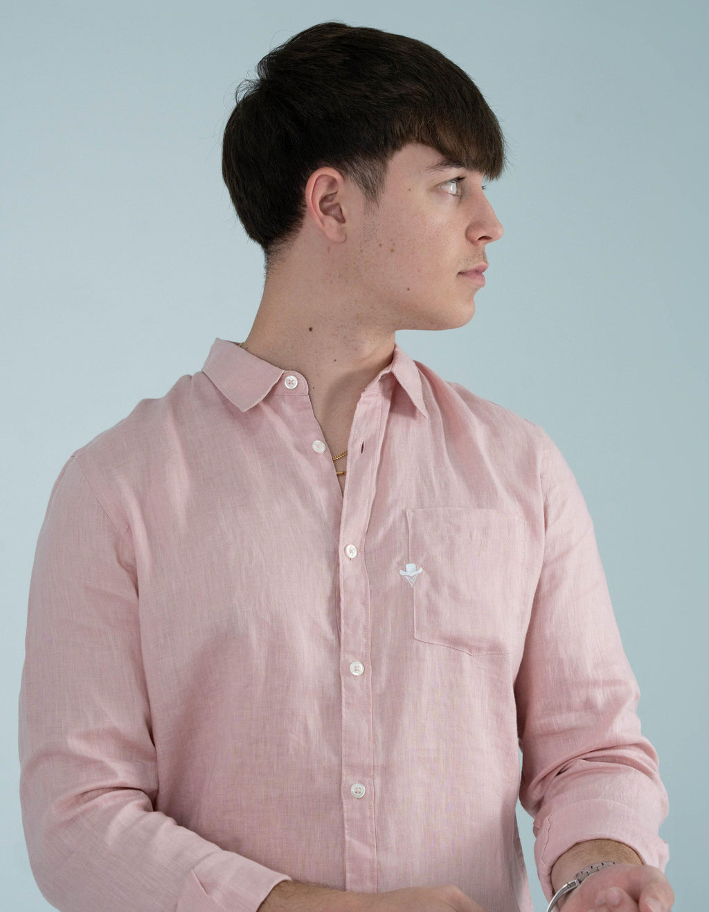 Camisa lino bolsillo rosa ( disponible en tienda física )