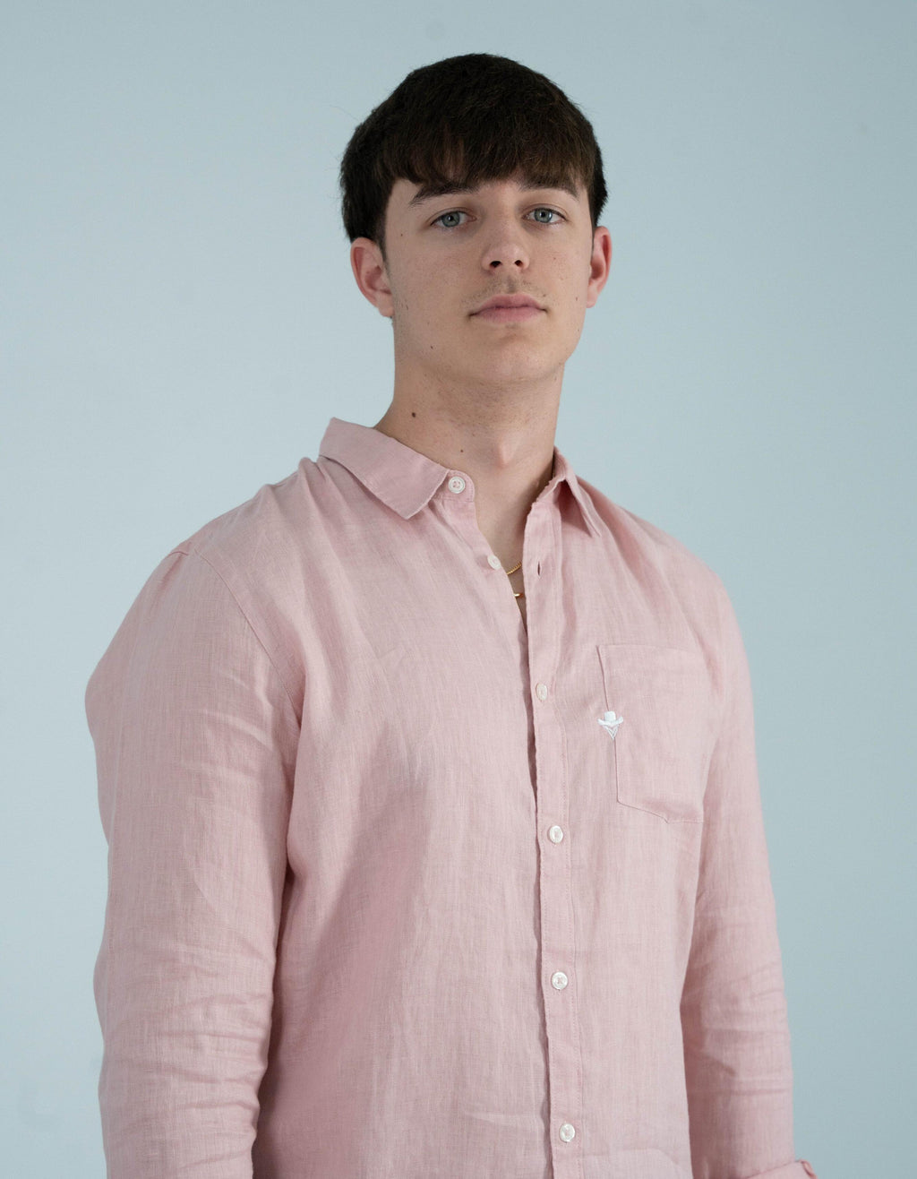 Camisa lino bolsillo rosa ( disponible en tienda física )