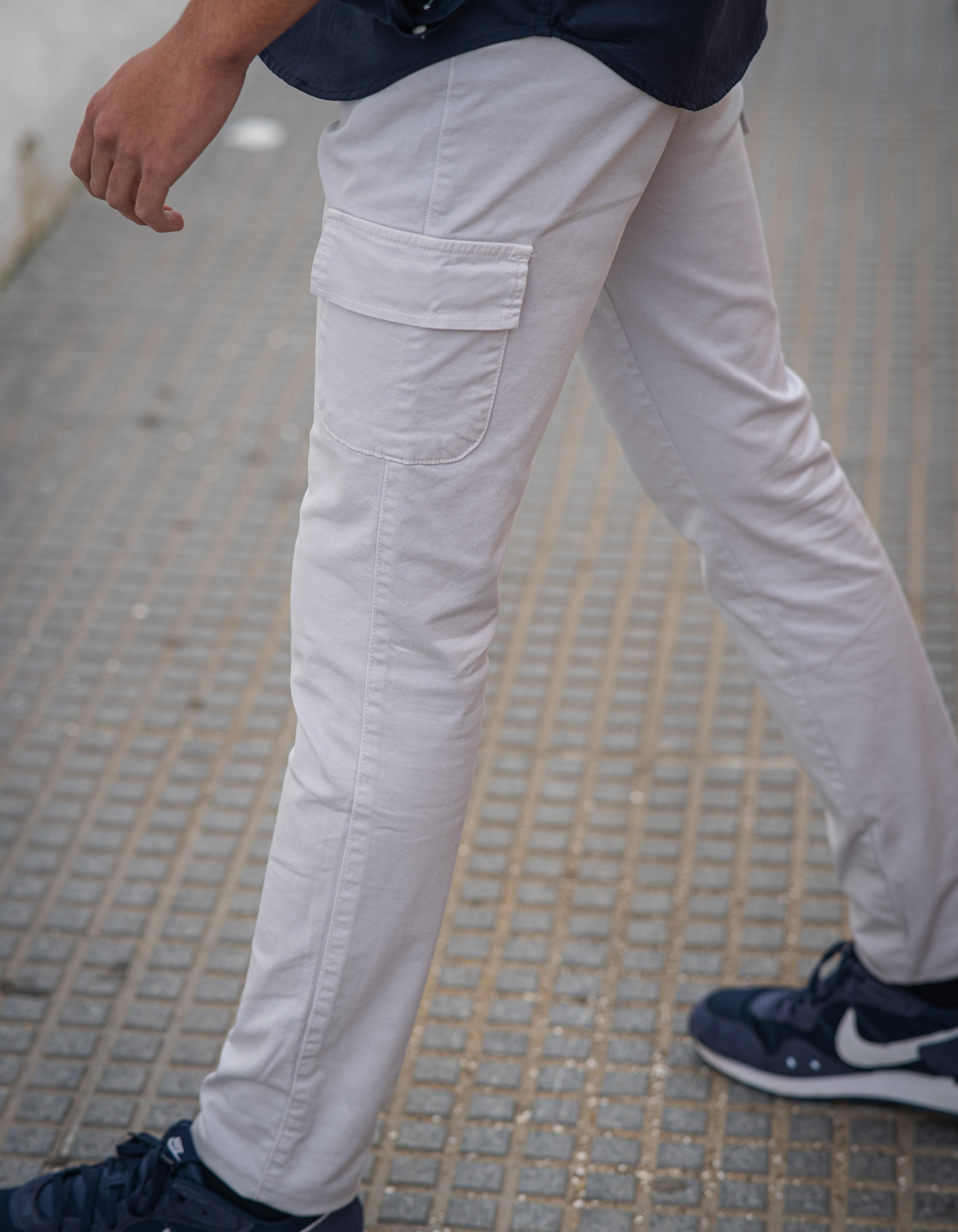 Pantalón bolsillos gris pela
