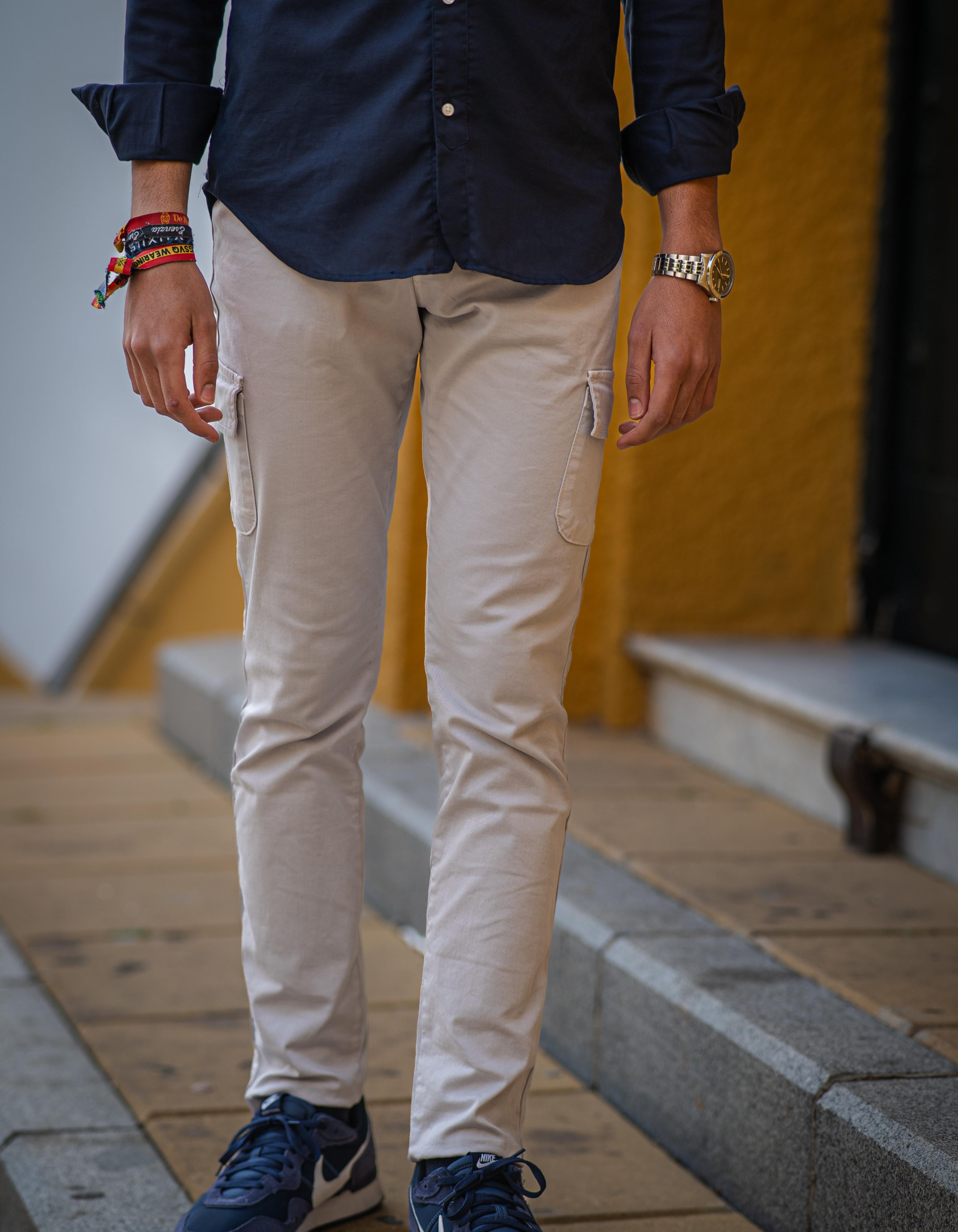 Pantalón bolsillos gris pela