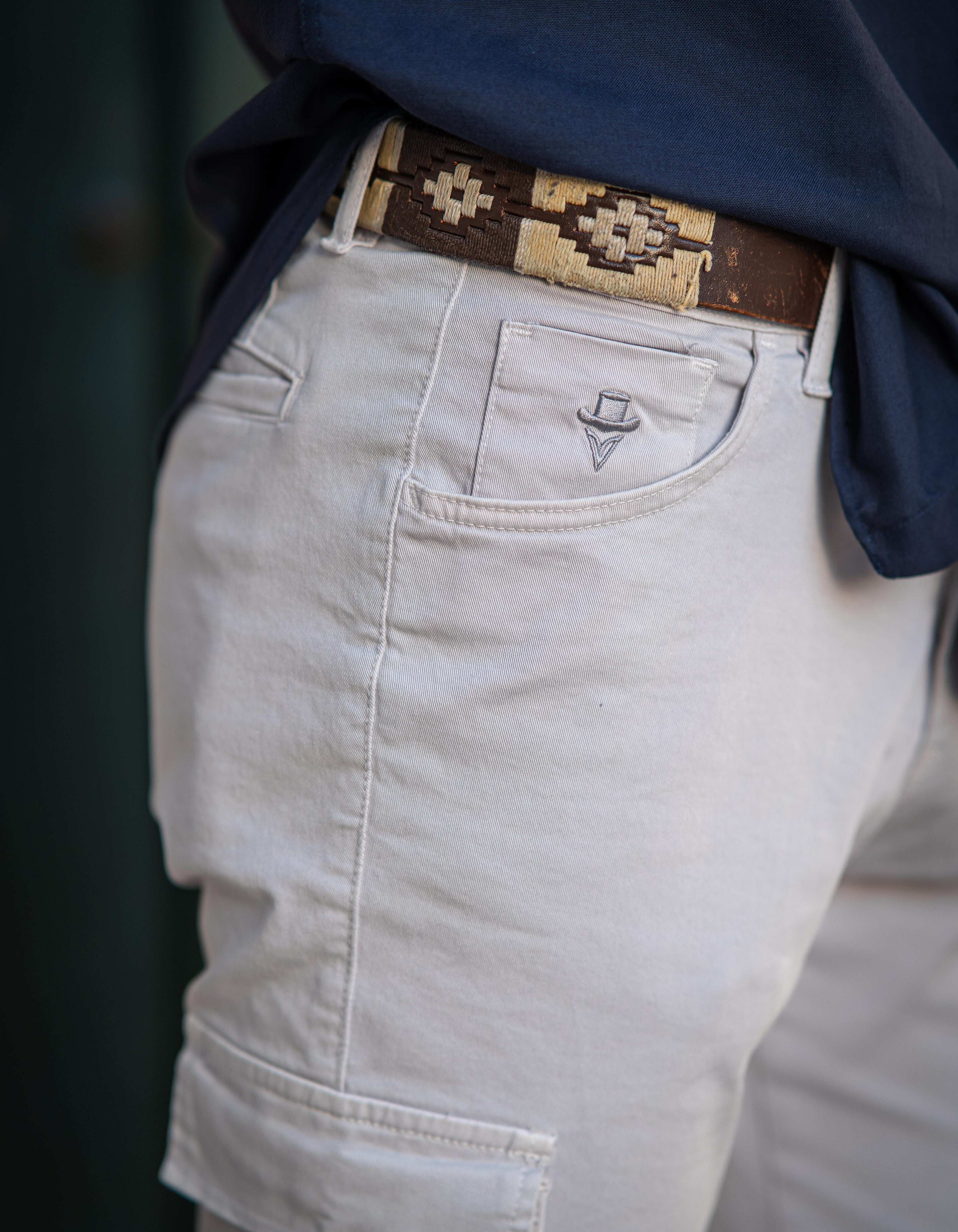 Pantalón bolsillos gris pela